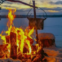 Zelten am Lagerfeuer in Karelien