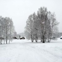Dorf im Winter in Karelien